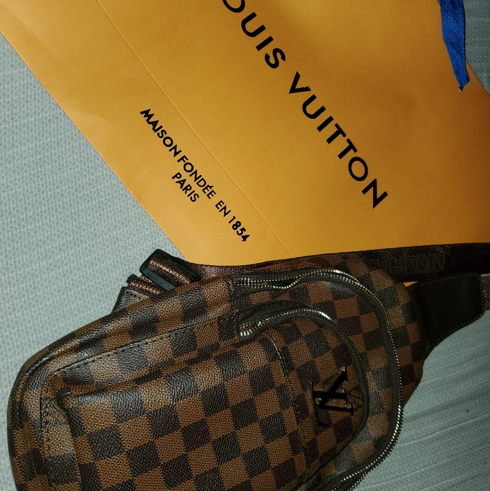 Louis vuitton sling bag